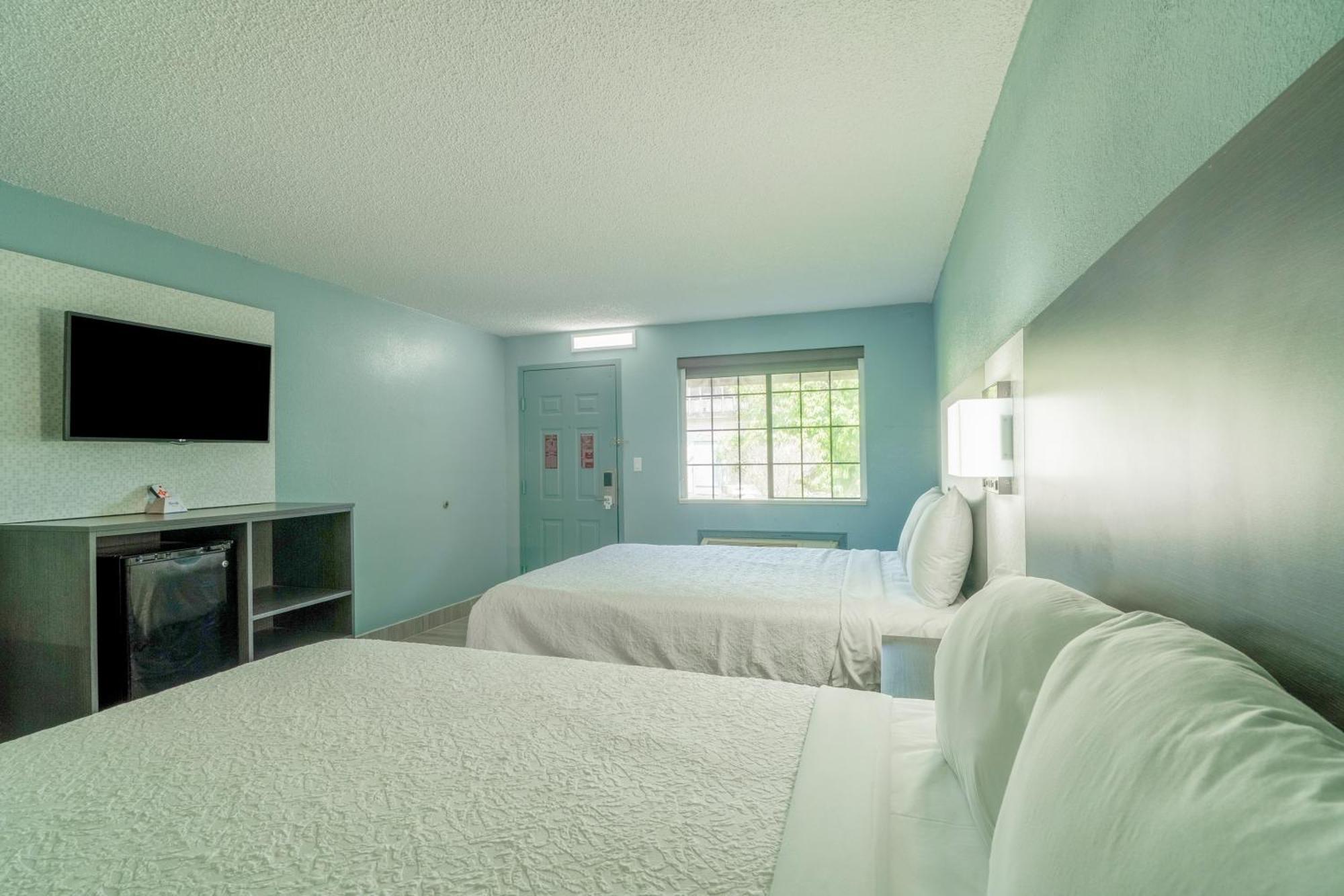 Lone Star & By Oyo Tx Motel Harlingen
