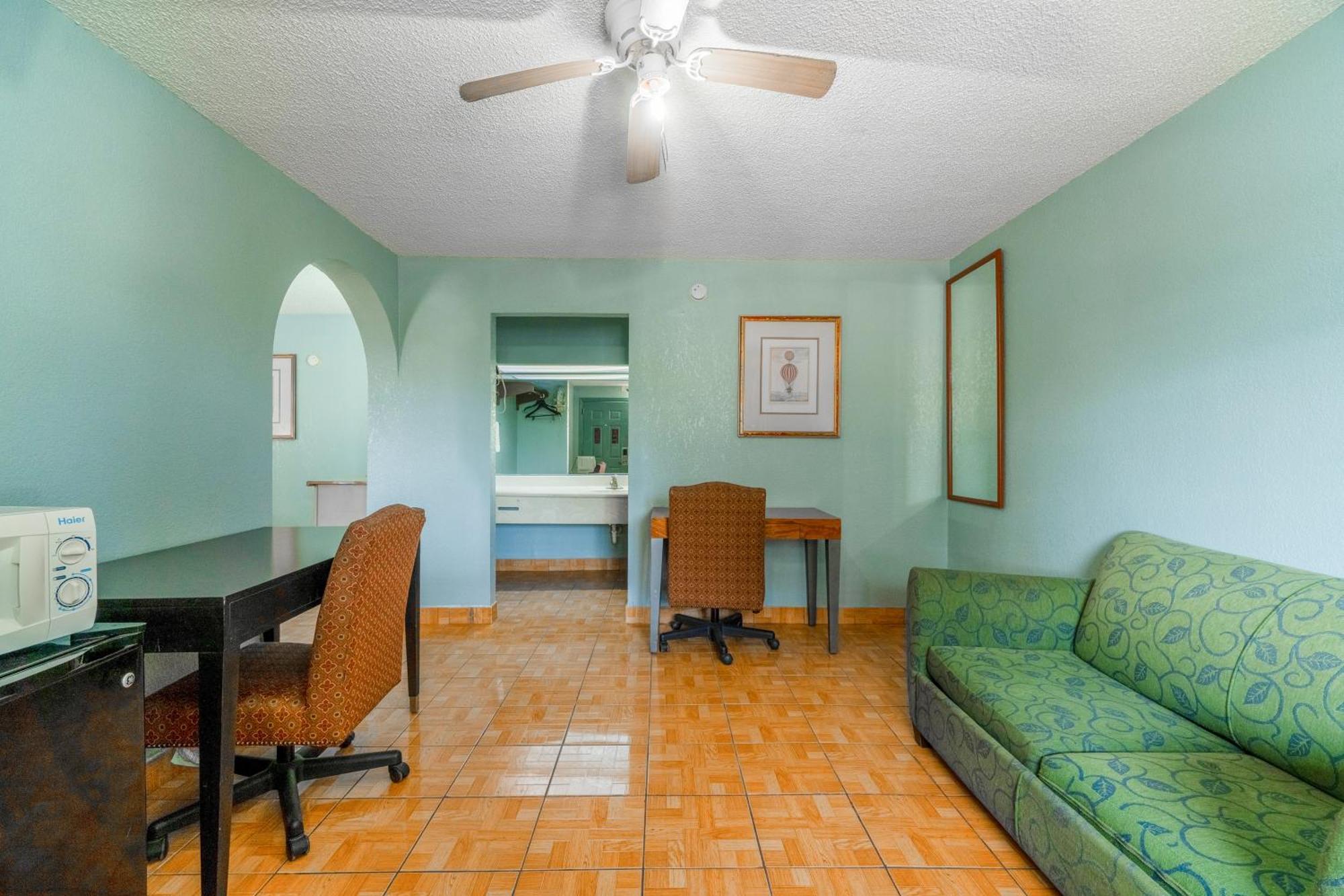 Lone Star & By Oyo Tx Motel 2*